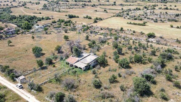 casa indipendente in vendita a Modica
