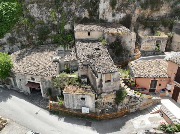 pentavano in vendita a Modica