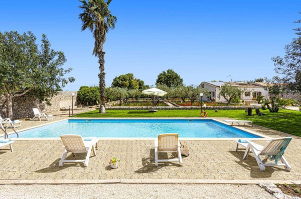 casa indipendente in vendita a Modica
