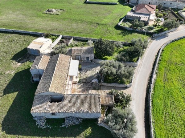 casa indipendente in vendita a Modica in zona Frigintini