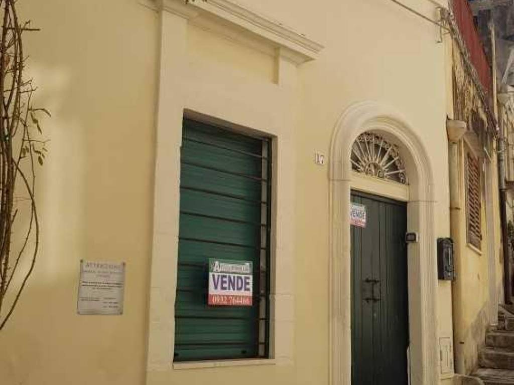 casa indipendente in vendita a Modica in zona Modica Bassa