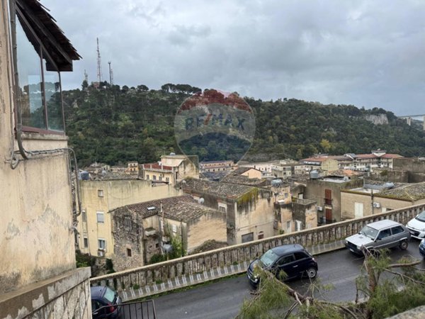 casa indipendente in vendita a Modica