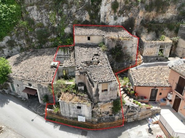 casa indipendente in vendita a Modica