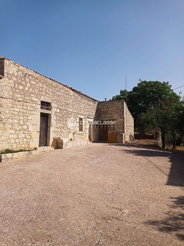 casa indipendente in vendita a Modica