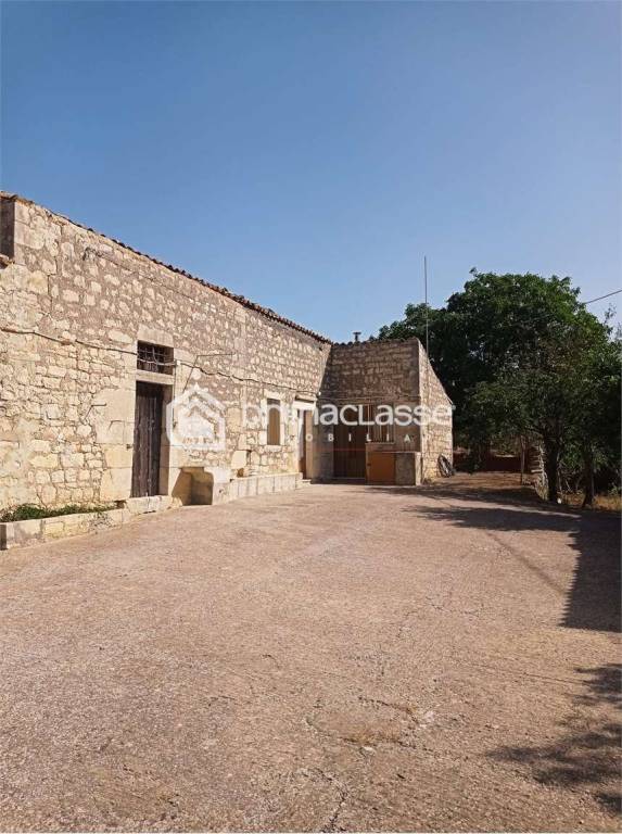 casa indipendente in vendita a Modica