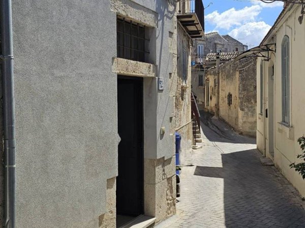casa indipendente in vendita a Modica in zona Modica Alta