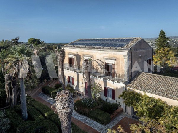 casa indipendente in vendita a Modica