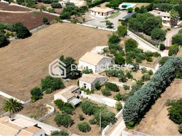 casa indipendente in vendita a Modica