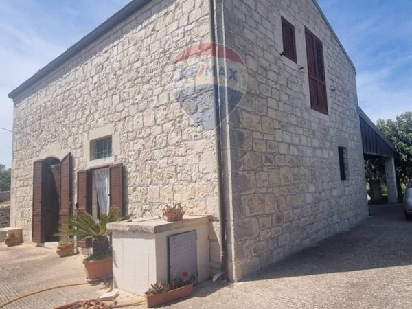 casa indipendente in vendita a Modica