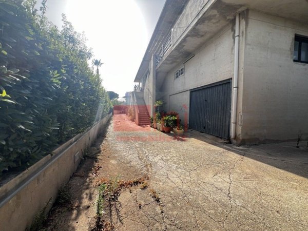casa indipendente in vendita a Modica