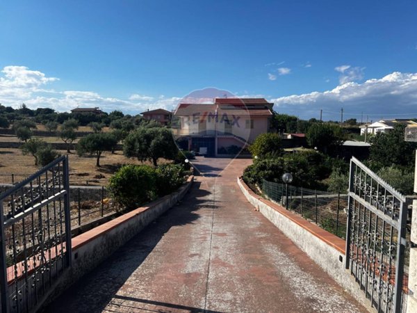 casa indipendente in vendita a Modica
