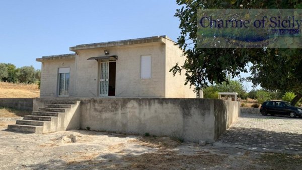 casa indipendente in vendita a Modica
