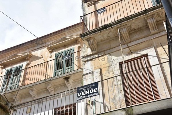 casa indipendente in vendita a Modica in zona Modica Bassa