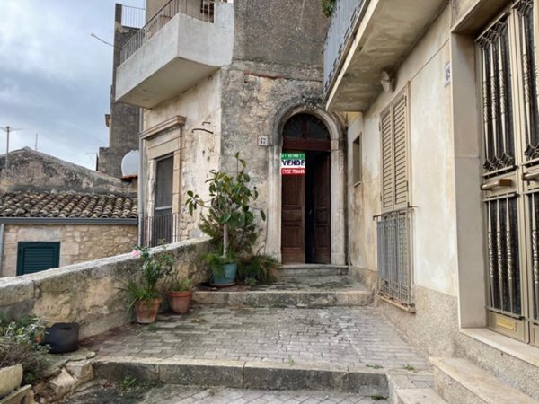 casa indipendente in vendita a Modica