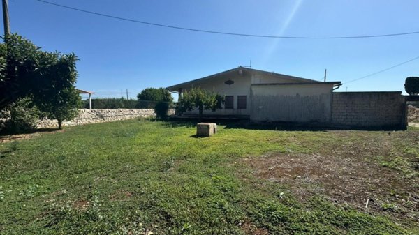casa indipendente in vendita a Modica in zona Modica Alta