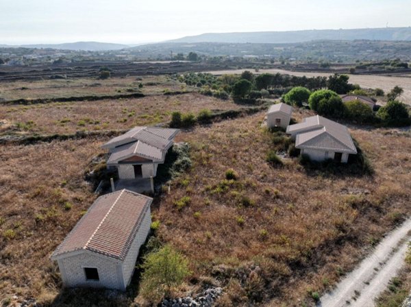 casa indipendente in vendita a Modica