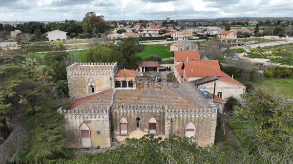 casa indipendente in vendita a Modica