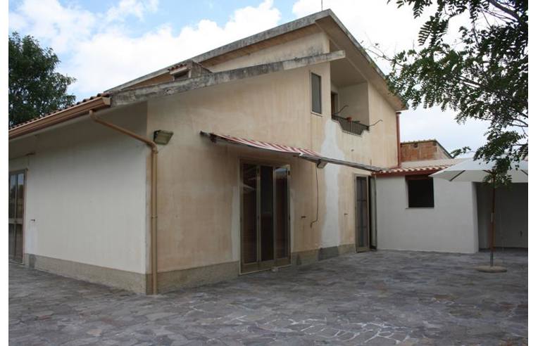 casa indipendente in vendita a Modica