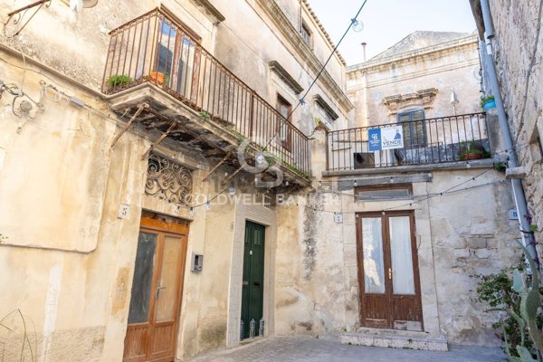 casa indipendente in vendita a Modica