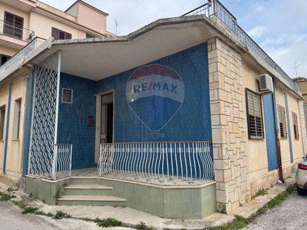 casa indipendente in vendita a Modica in zona Modica Alta