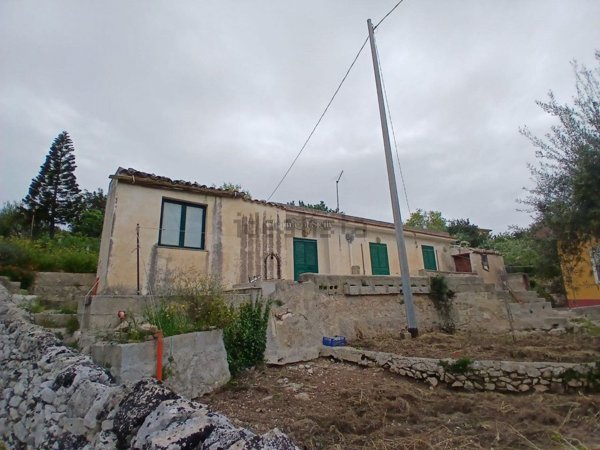 casa indipendente in vendita a Modica