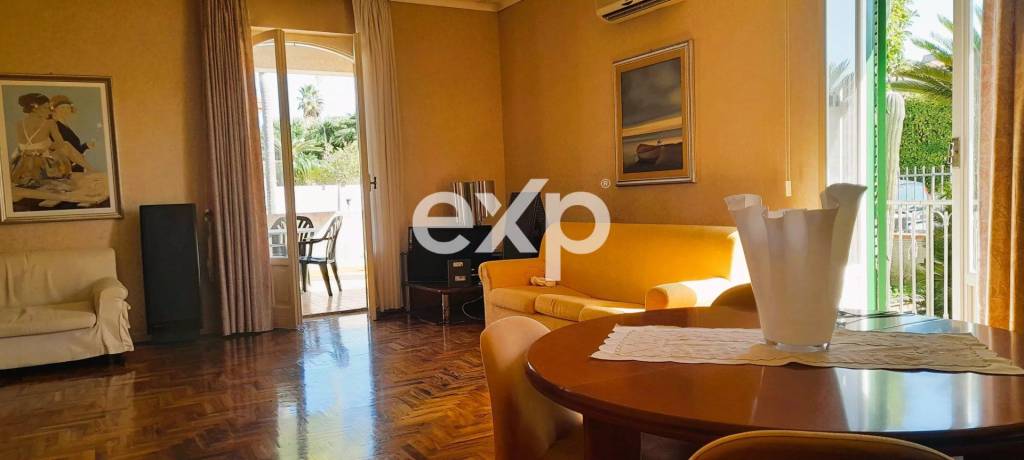 casa indipendente in vendita a Modica