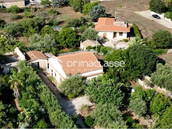 casa indipendente in vendita a Modica in zona Sacro Cuore