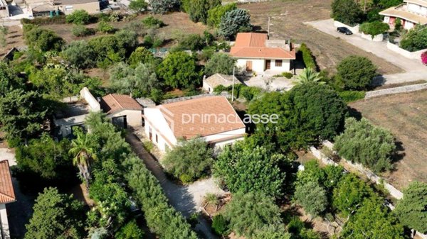 casa indipendente in vendita a Modica in zona Sacro Cuore