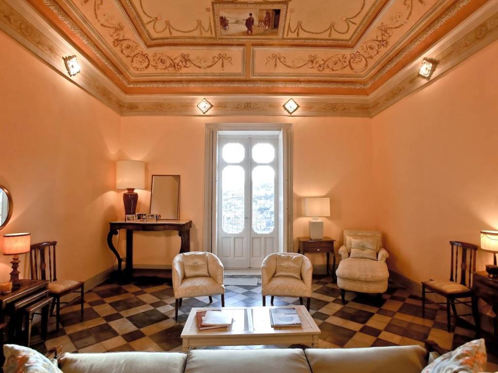 intera palazzina in vendita a Modica in zona Modica Alta