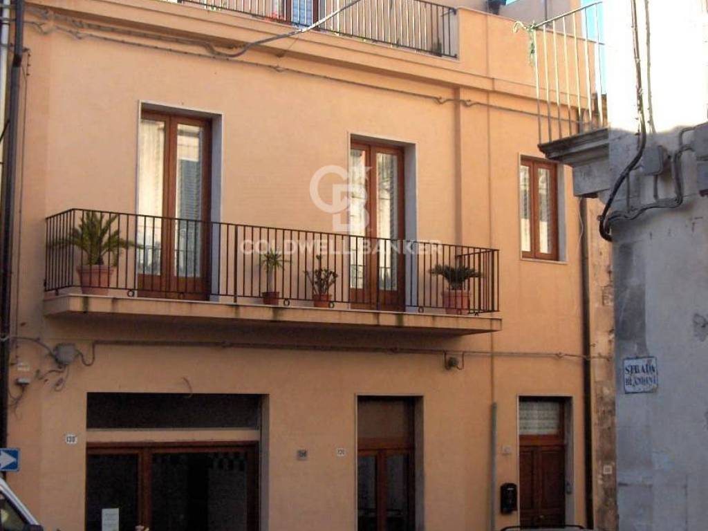 casa indipendente in vendita a Modica in zona Modica Alta