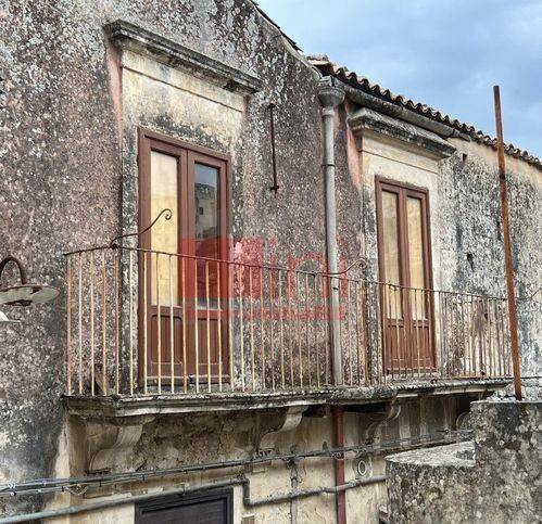 casa indipendente in vendita a Modica in zona Modica Bassa