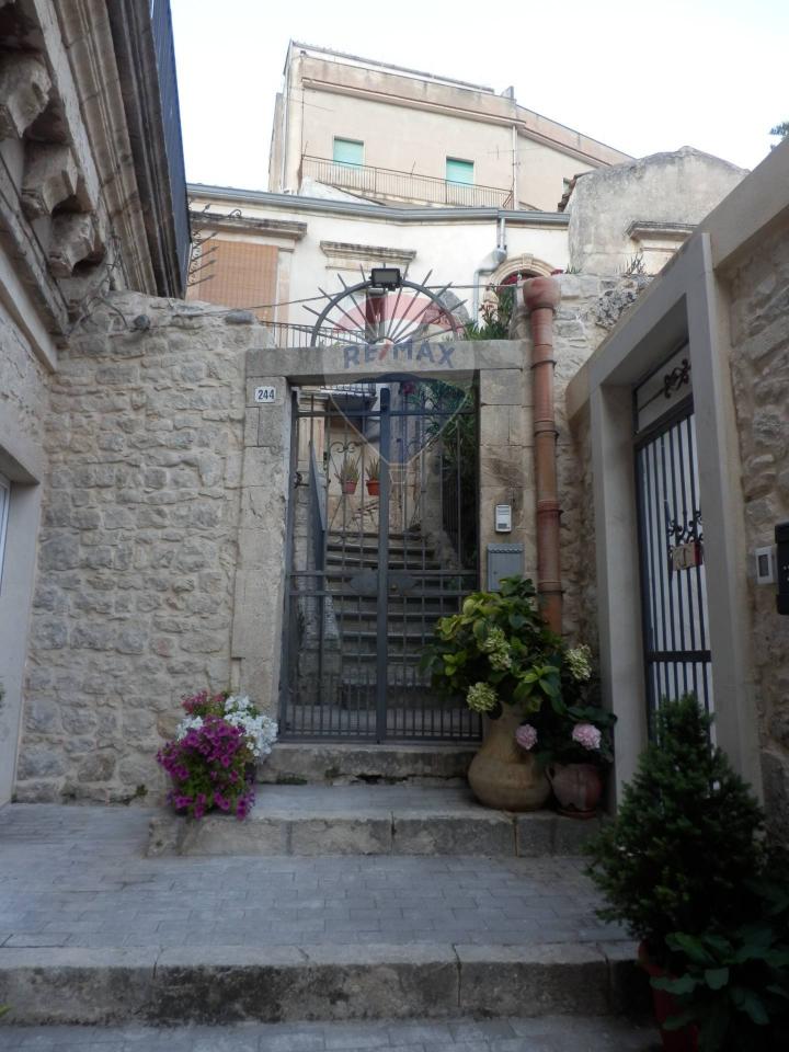 casa indipendente in vendita a Modica in zona Modica Bassa