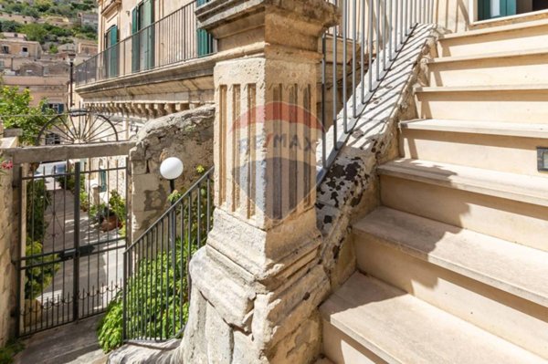 casa indipendente in vendita a Modica in zona Modica Bassa