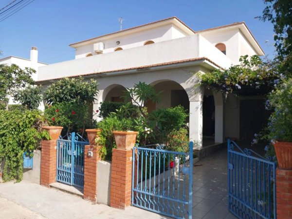 casa indipendente in vendita a Modica