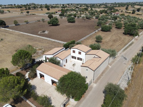 casa indipendente in vendita a Modica