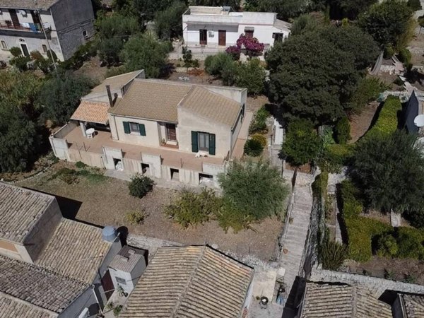 casa indipendente in vendita a Modica in zona Modica Alta