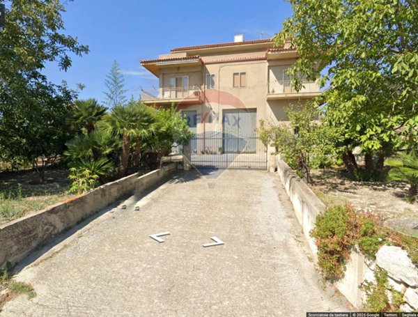 casa indipendente in vendita a Modica