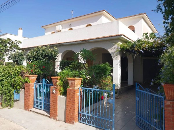 casa indipendente in vendita a Modica