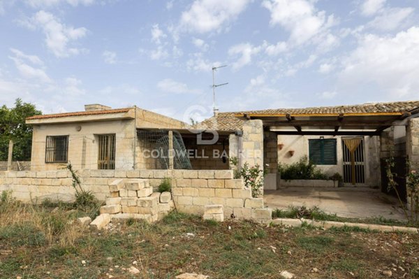 casa indipendente in vendita a Modica