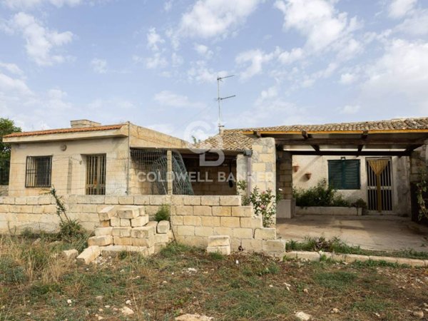 casa indipendente in vendita a Modica