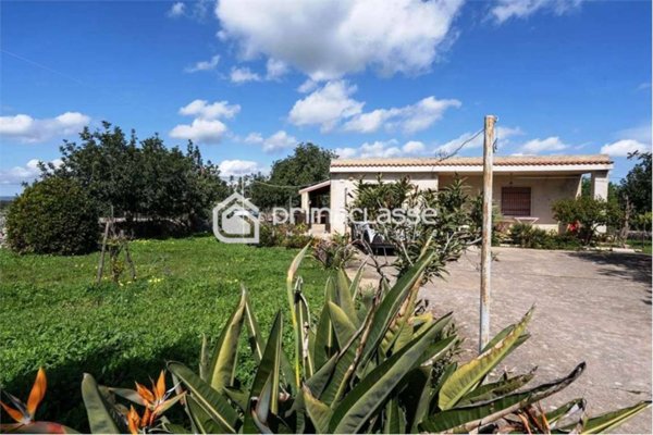 casa indipendente in vendita a Modica
