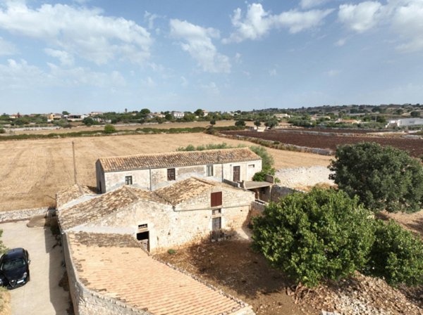 casa indipendente in vendita a Modica
