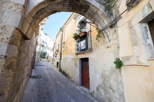 casa indipendente in vendita a Modica in zona Modica Alta