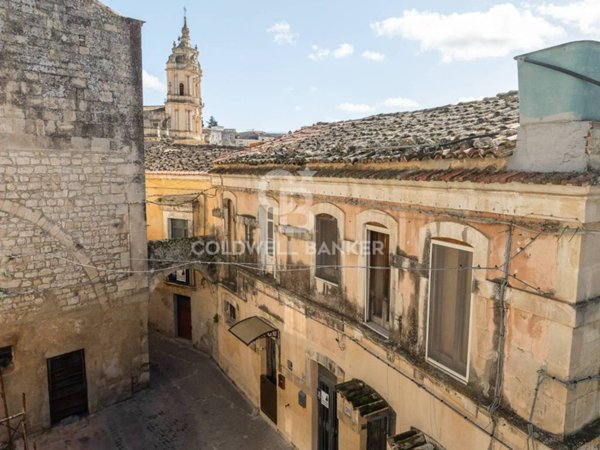 casa indipendente in vendita a Modica in zona Modica Alta