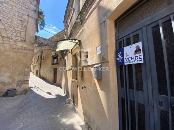 casa indipendente in vendita a Modica in zona Modica Alta
