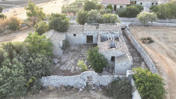 casa indipendente in vendita a Modica in zona Frigintini