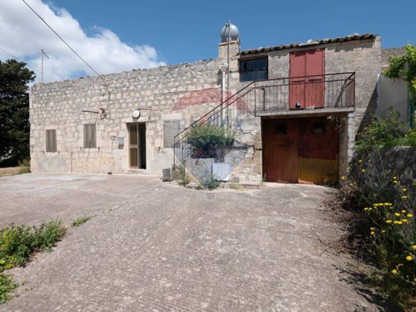 casa indipendente in vendita a Modica in zona Frigintini