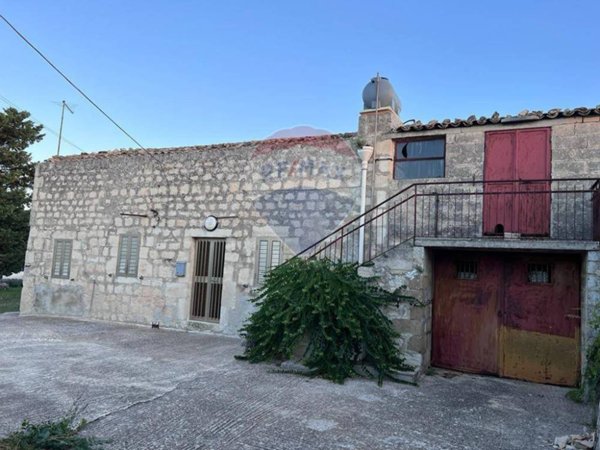 casa indipendente in vendita a Modica in zona Frigintini