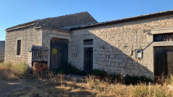 casa indipendente in vendita a Modica