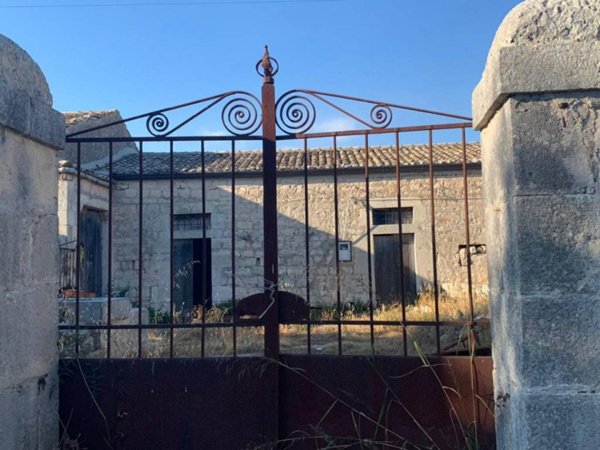 casa indipendente in vendita a Modica
